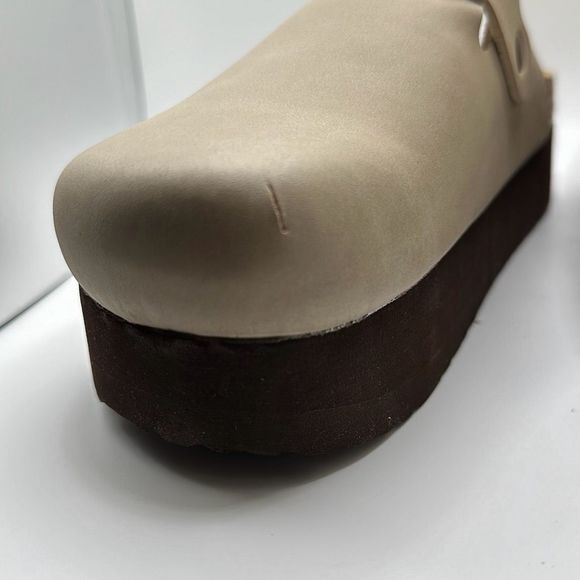 CUSHIONAIRE Women's Cork Footbed Platform Clog 10 SAND - Picture 8 of 8